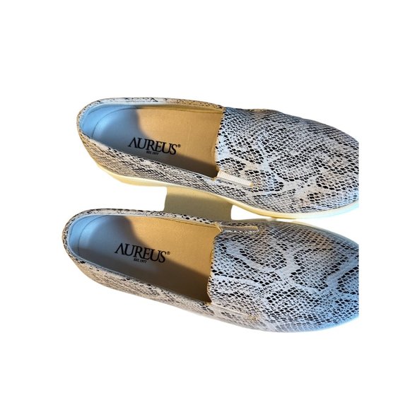 Aureus new in box beige python snake print Vina loafers size 8 - Picture 6 of 7